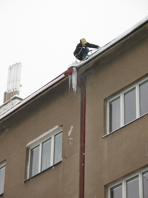 9. Odstraňování rampouchů ze střechy