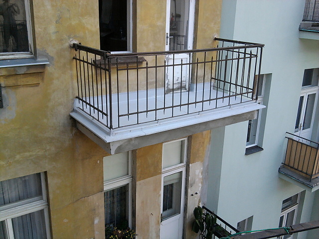 10. Oprava balkónu pochozí izolační fólií s poplastovaným okapnicovým plechem