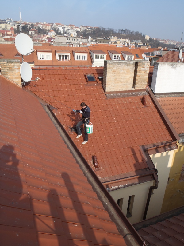 60. Prohlídky střech a čištění okapů